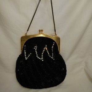 B8,821 Regale Black Bead Kisslock Bag